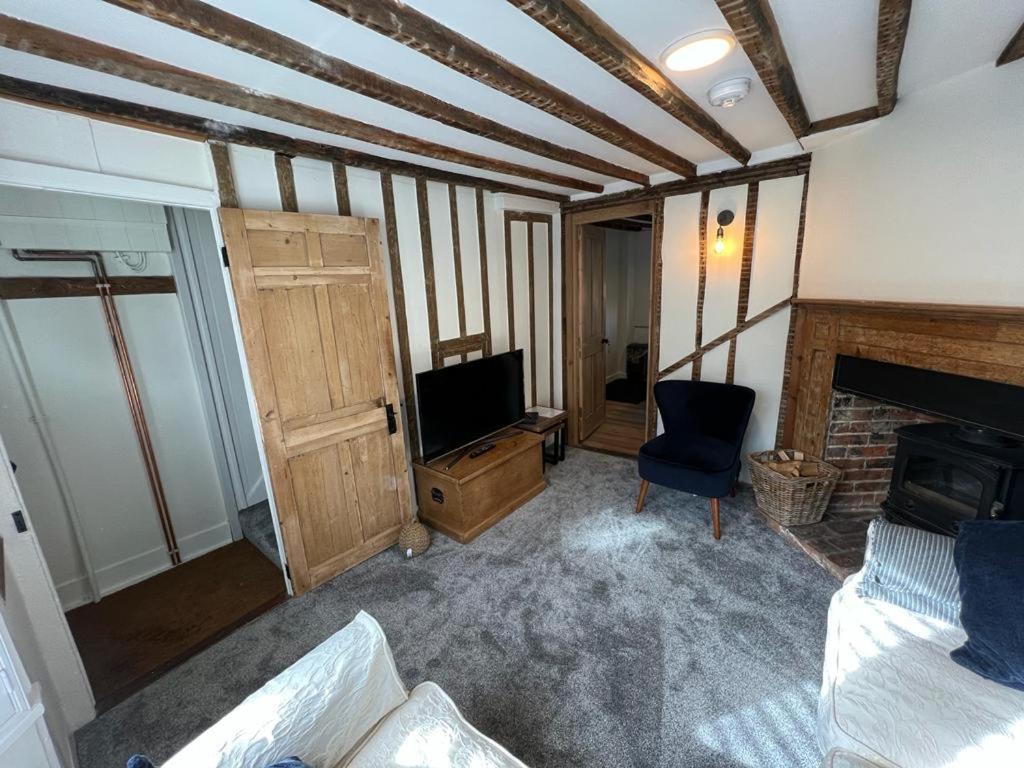 The Cottage, 13 Golden Sq. Тентърдън Екстериор снимка