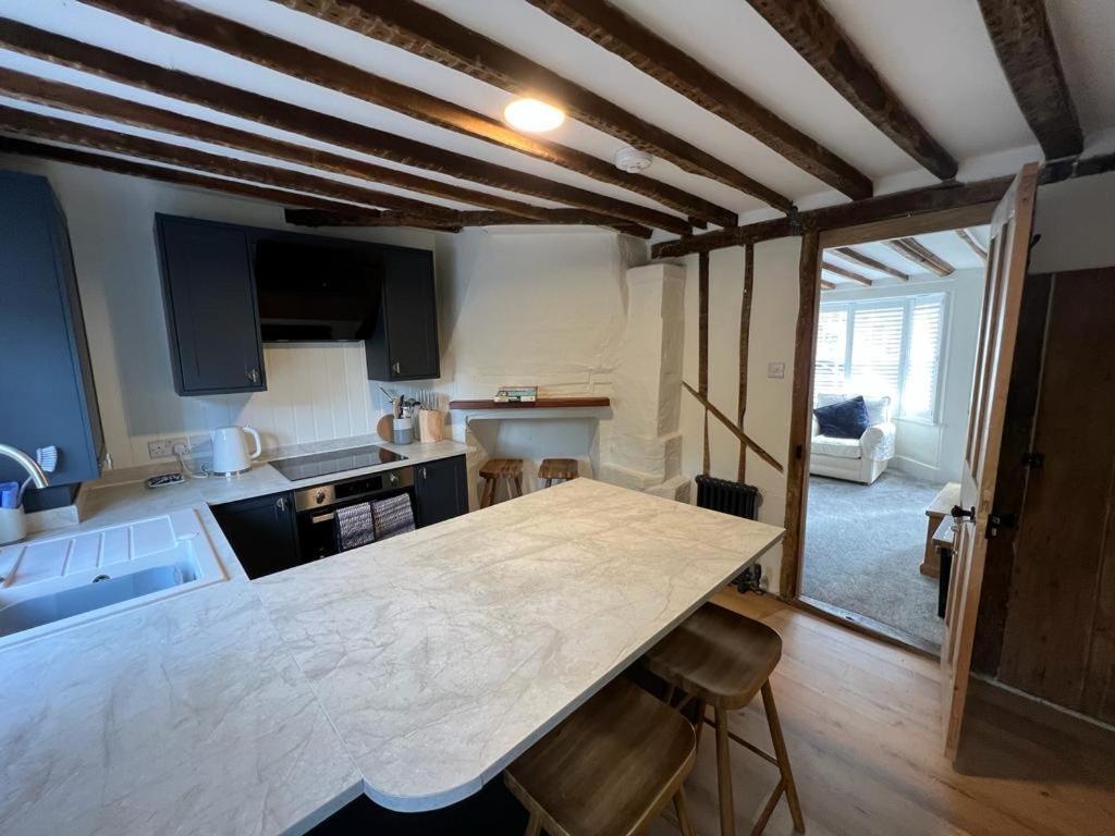 The Cottage, 13 Golden Sq. Тентърдън Екстериор снимка